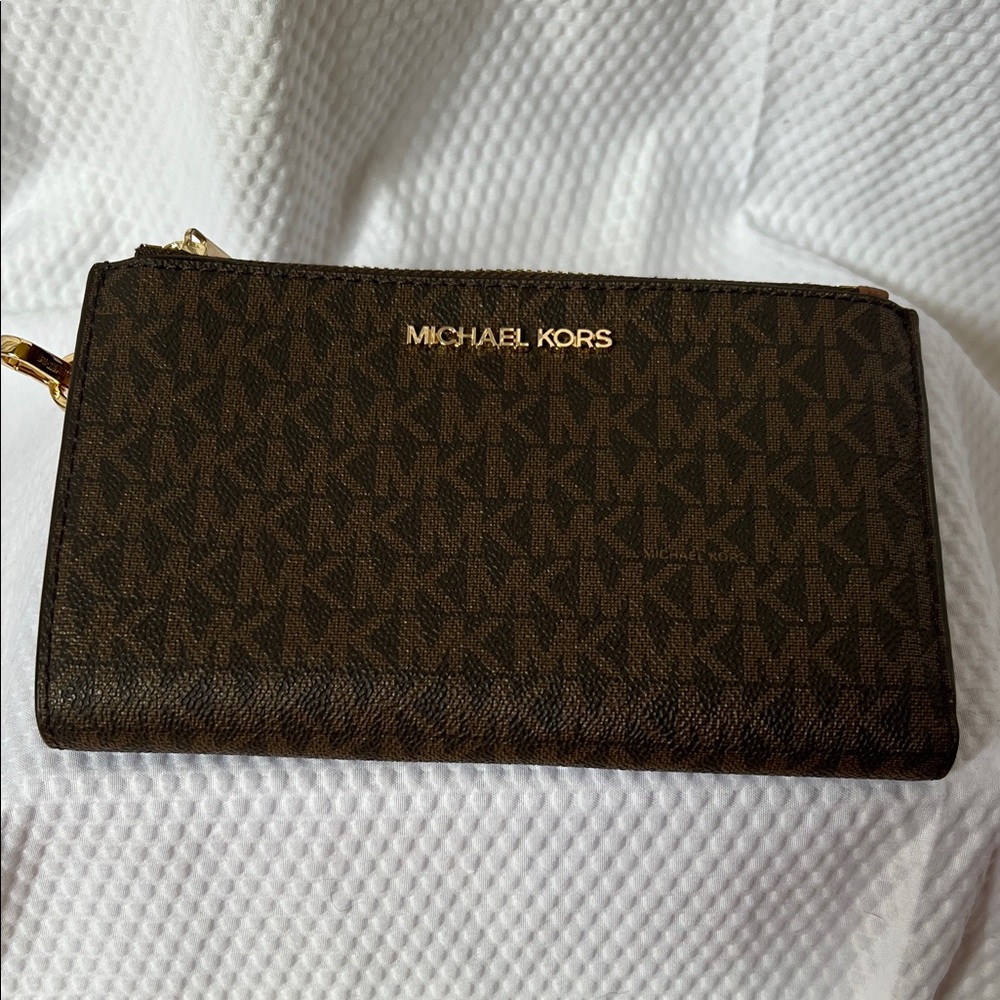 NWOT Michael Kors Adele Logo Smartphone Wallet